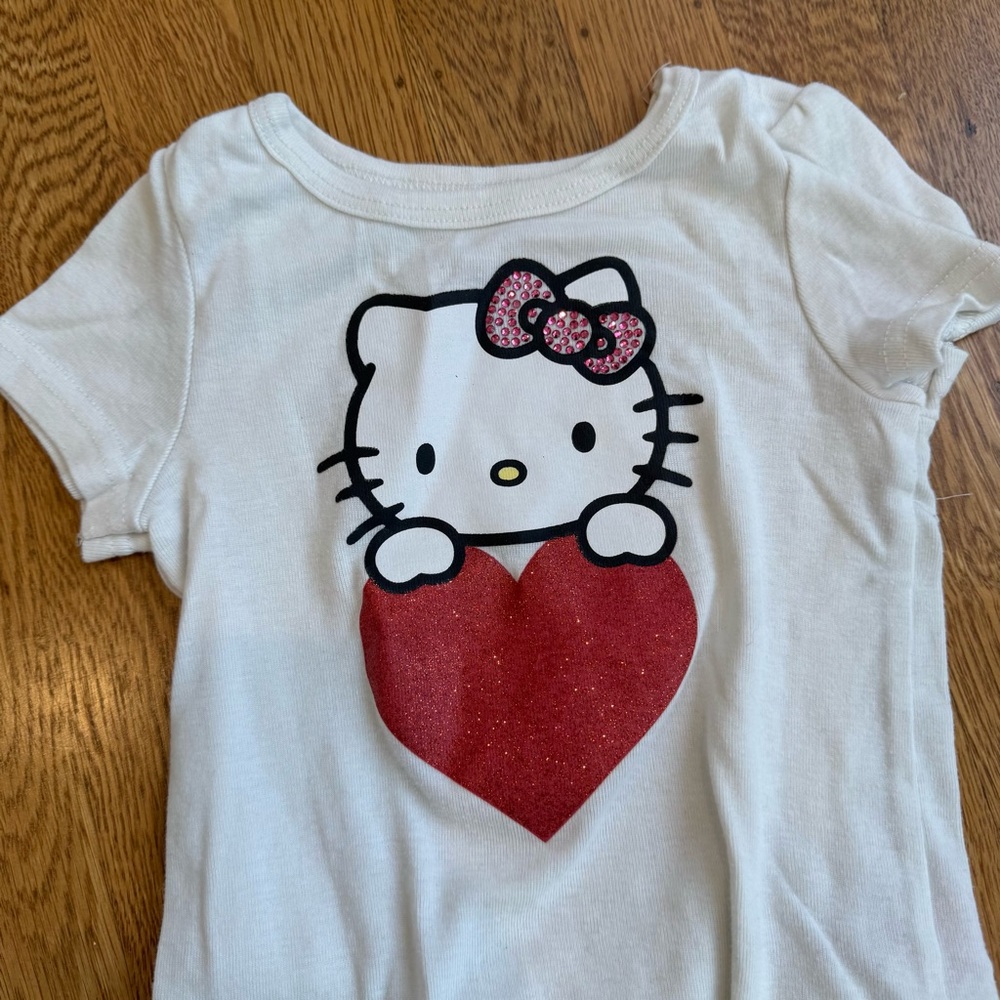 4/$20 Hello Kitty Heart Set for Kids - White and Pink Sz 3T in PLAY condition - Picture 4 of 7